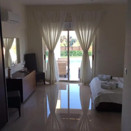 Paradise Latchi Villa