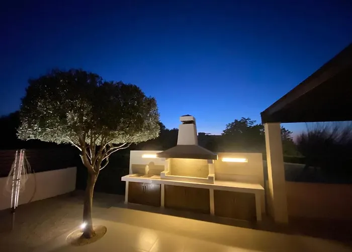 Paradise Latchi וילה