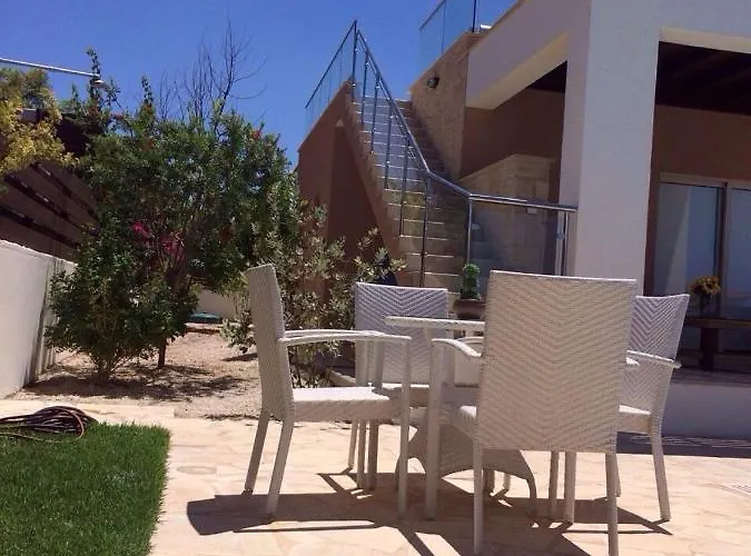 Paradise Latchi * Polis