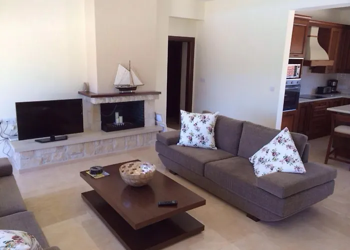 Paradise Latchi וילה