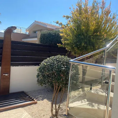 Paradise Latchi Vila *