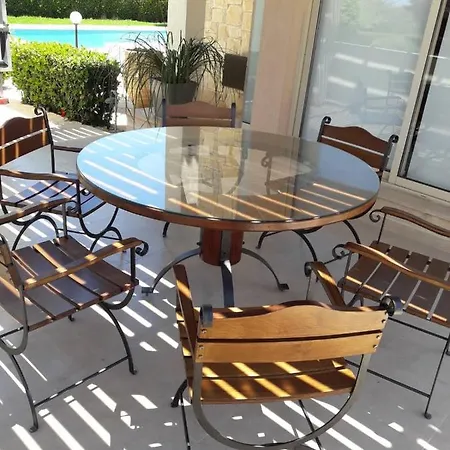 Paradise Latchi * 폴리스