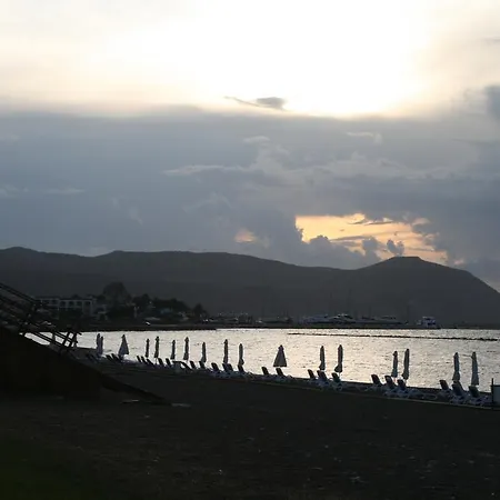 Paradise Latchi Villa *