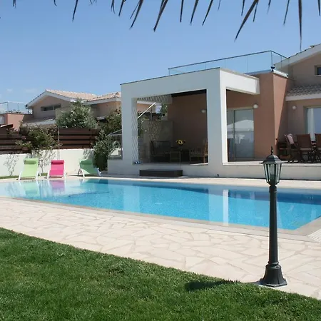 Paradise Latchi * 폴리스