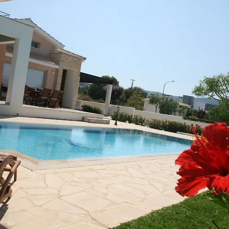 Paradise Latchi