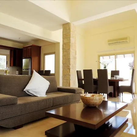 Paradise Latchi * 폴리스