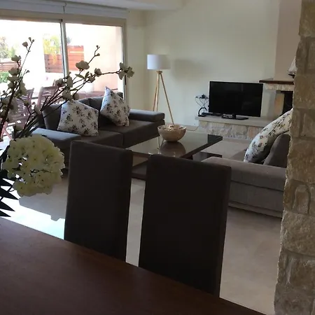 Paradise Latchi * 폴리스