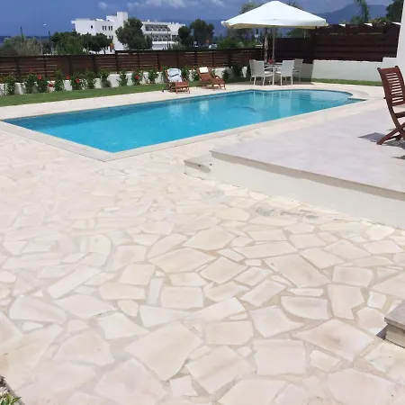 Paradise Latchi * 폴리스