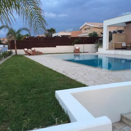 Paradise Latchi Villa *