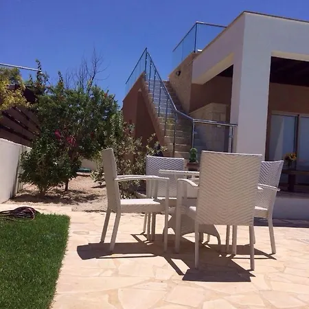 Paradise Latchi * 폴리스