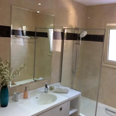 Paradise Latchi * 폴리스