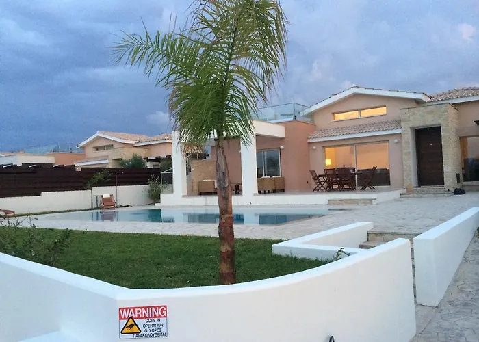 Paradise Latchi Polis