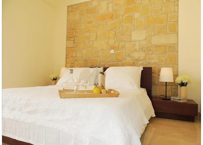 Paradise Latchi Vila *