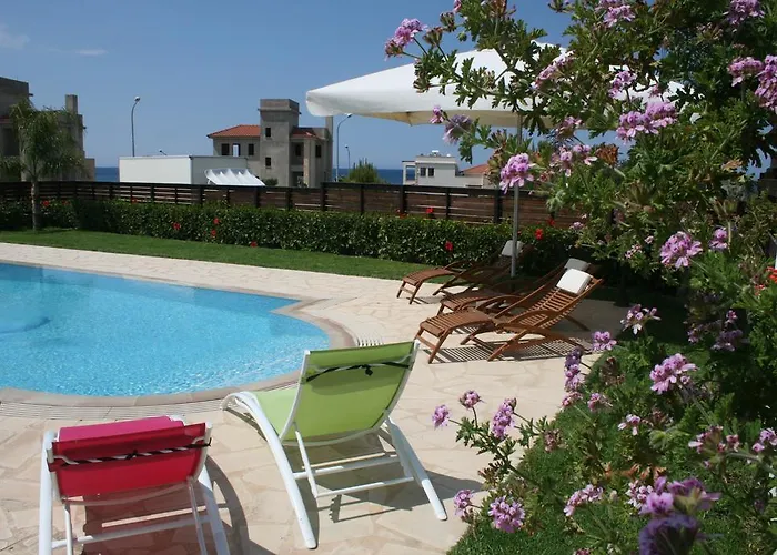 Paradise Latchi Vila *