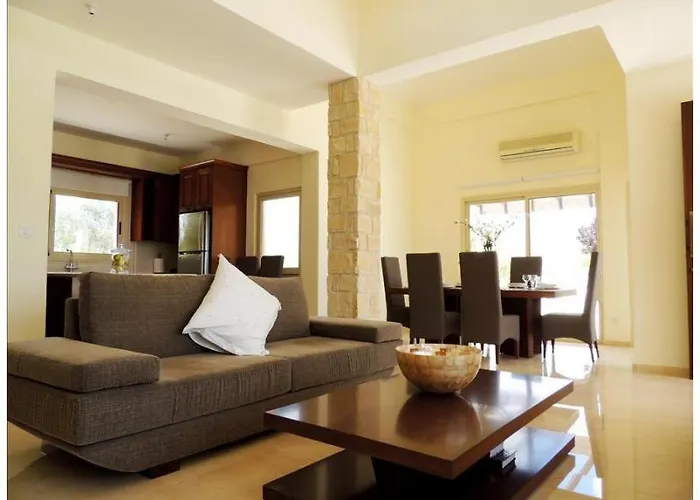 Paradise Latchi * Polis