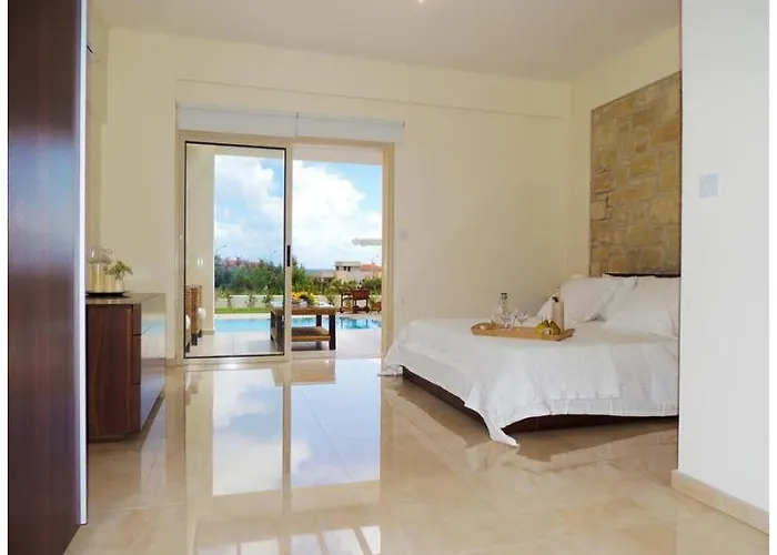 Vila Paradise Latchi Polis