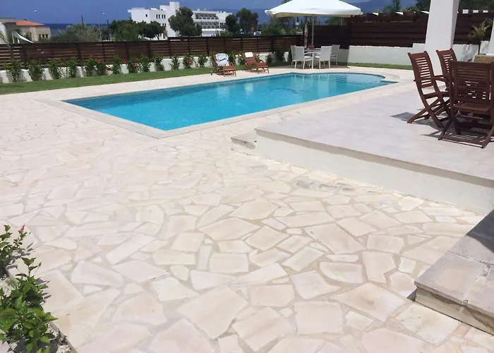 Paradise Latchi * Polis