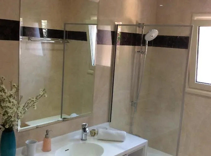 Paradise Latchi * Polis